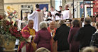  k-Fr Hugh Bowron and Fr Brian Kilkelly dispense communion.jpg 